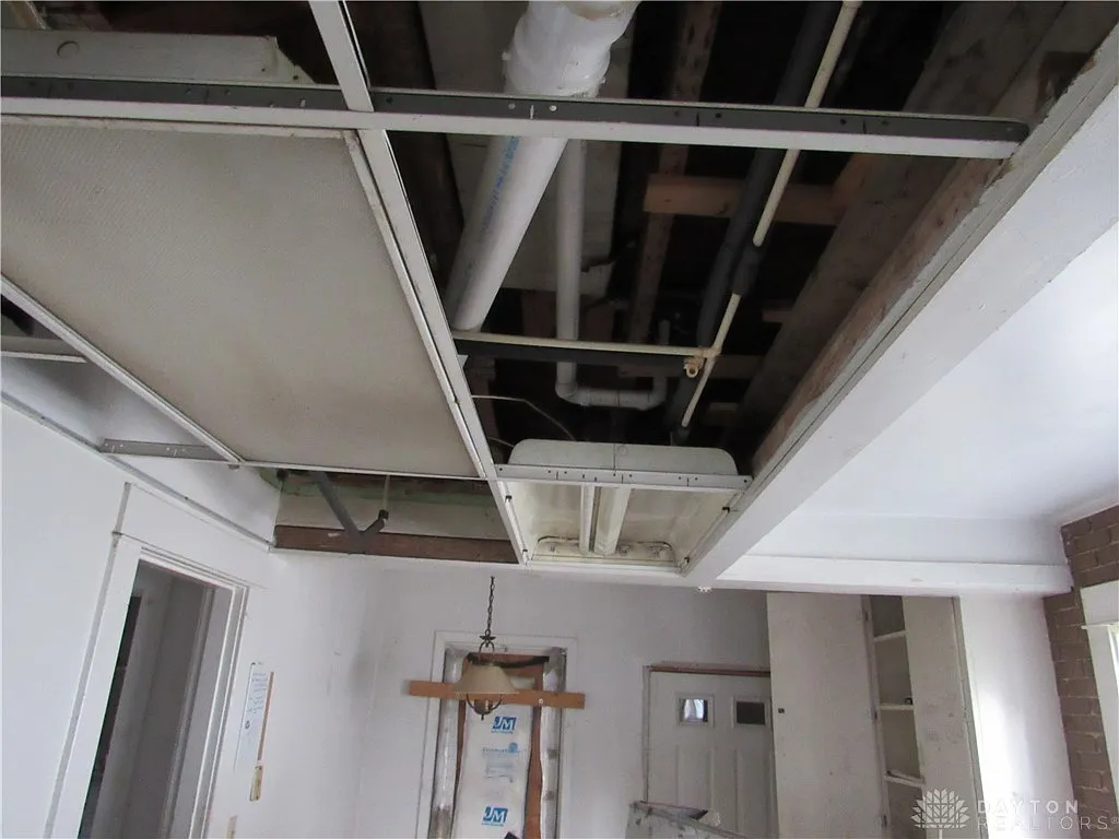 Unlock the Potential: 3-Bedroom Home with Spacious Layout and Investment Opportunity