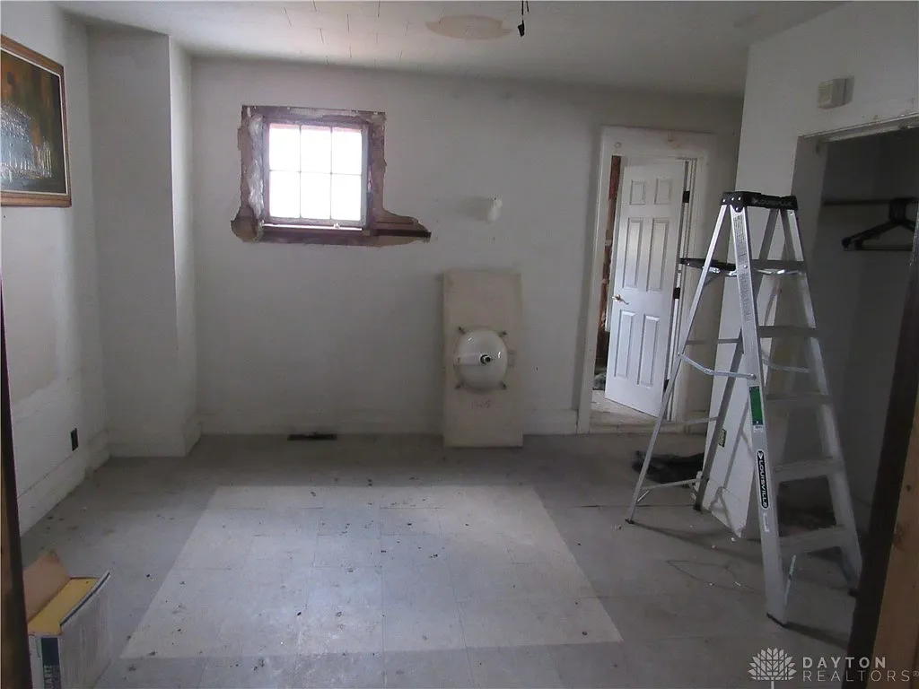 Unlock the Potential: 3-Bedroom Home with Spacious Layout and Investment Opportunity