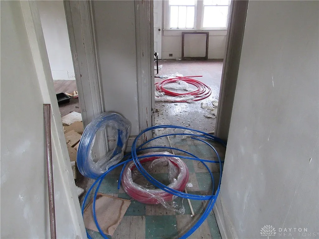 Unlock the Potential: 3-Bedroom Home with Spacious Layout and Investment Opportunity