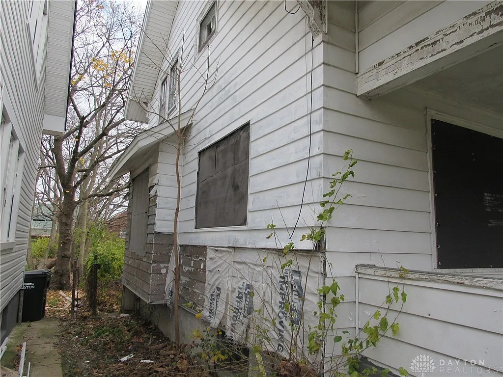 Unlock the Potential: 3-Bedroom Home with Spacious Layout and Investment Opportunity
