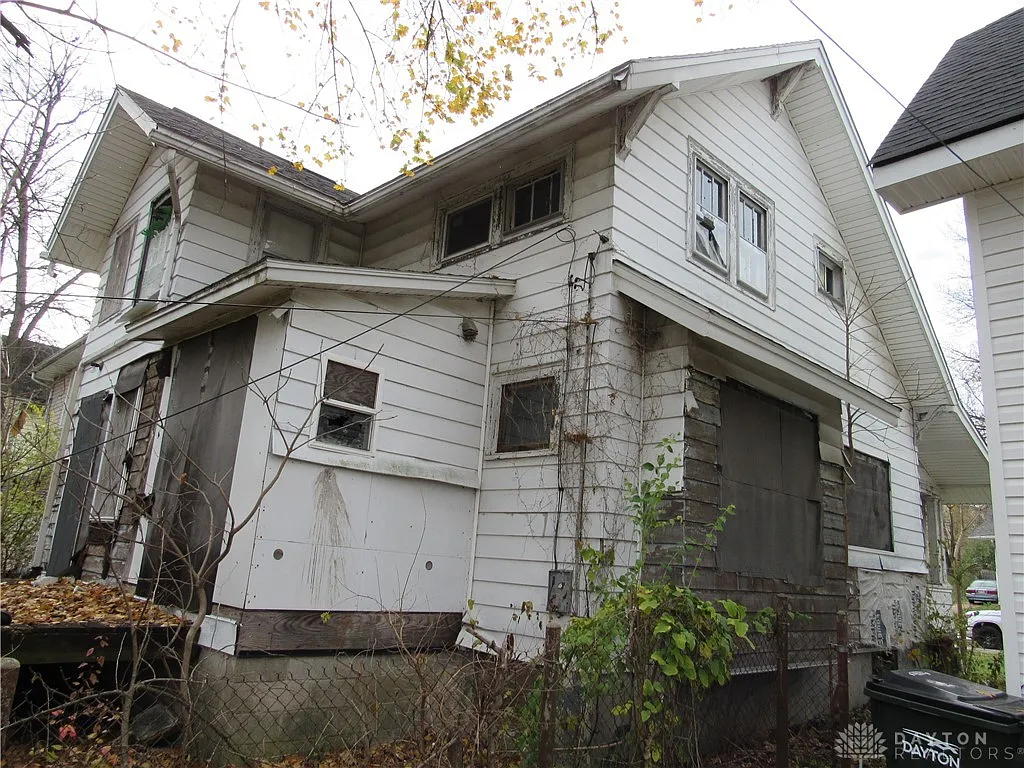 Unlock the Potential: 3-Bedroom Home with Spacious Layout and Investment Opportunity