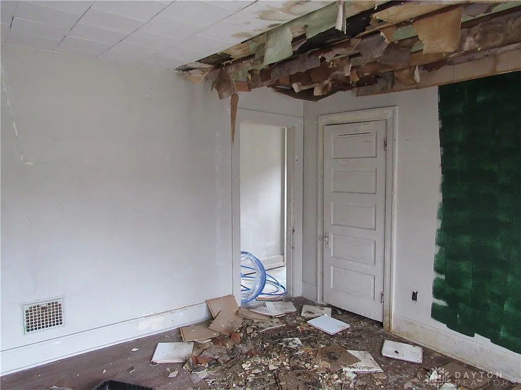 Unlock the Potential: 3-Bedroom Home with Spacious Layout and Investment Opportunity
