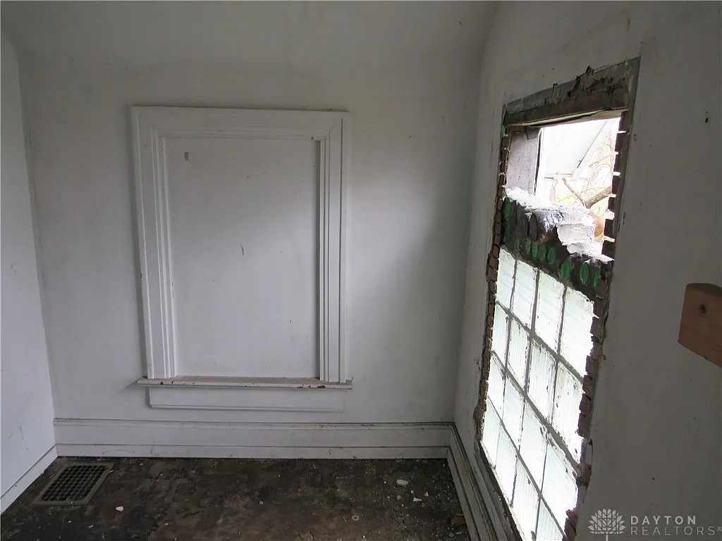 Unlock the Potential: 3-Bedroom Home with Spacious Layout and Investment Opportunity