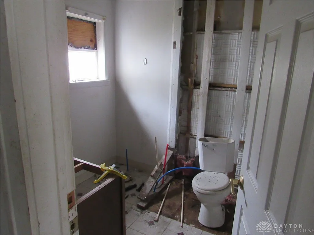 Unlock the Potential: 3-Bedroom Home with Spacious Layout and Investment Opportunity