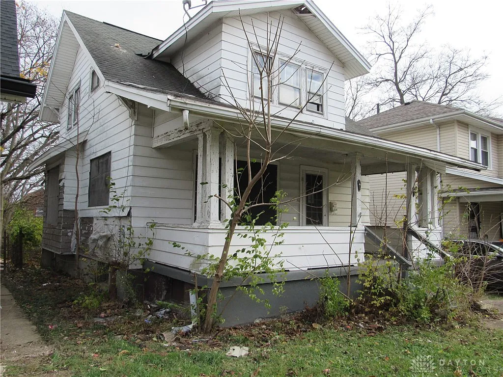 Unlock the Potential: 3-Bedroom Home with Spacious Layout and Investment Opportunity