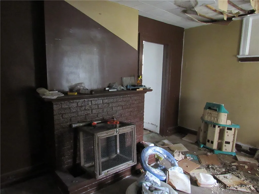 Unlock the Potential: 3-Bedroom Home with Spacious Layout and Investment Opportunity