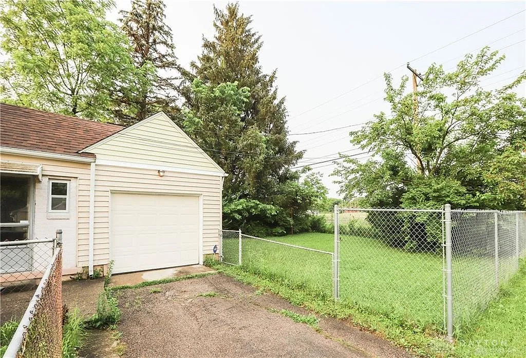 2200 Kensington Dr, Dayton, OH 45406 