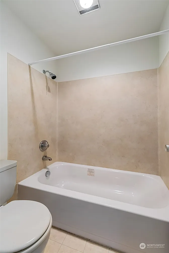 19428 Aurora Avenue N UNIT 106, Shoreline, WA 98133 