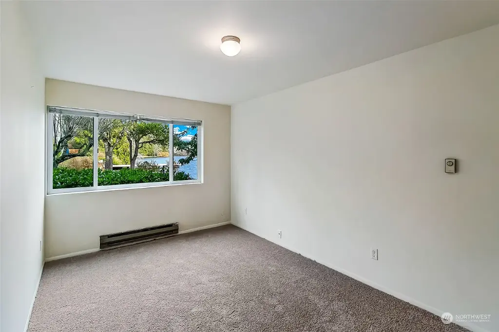 19428 Aurora Avenue N UNIT 106, Shoreline, WA 98133 