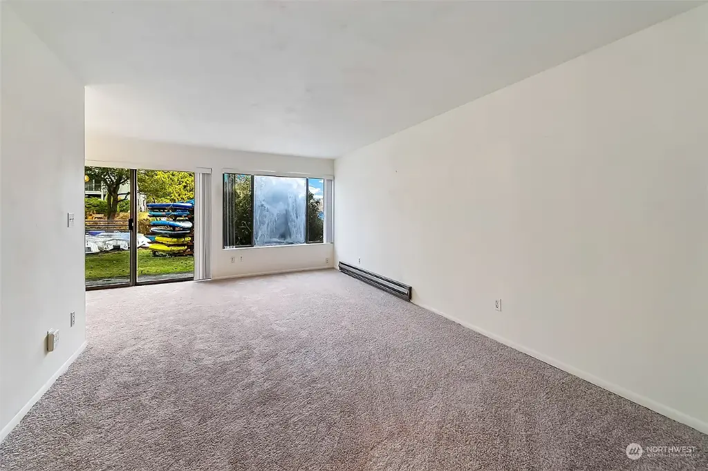 19428 Aurora Avenue N UNIT 106, Shoreline, WA 98133 