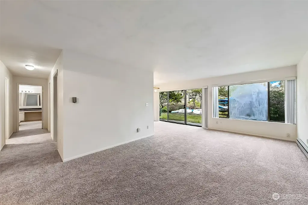 19428 Aurora Avenue N UNIT 106, Shoreline, WA 98133 