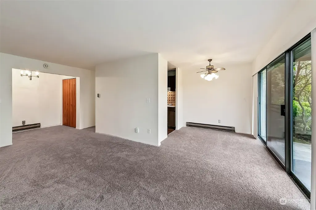 19428 Aurora Avenue N UNIT 106, Shoreline, WA 98133 