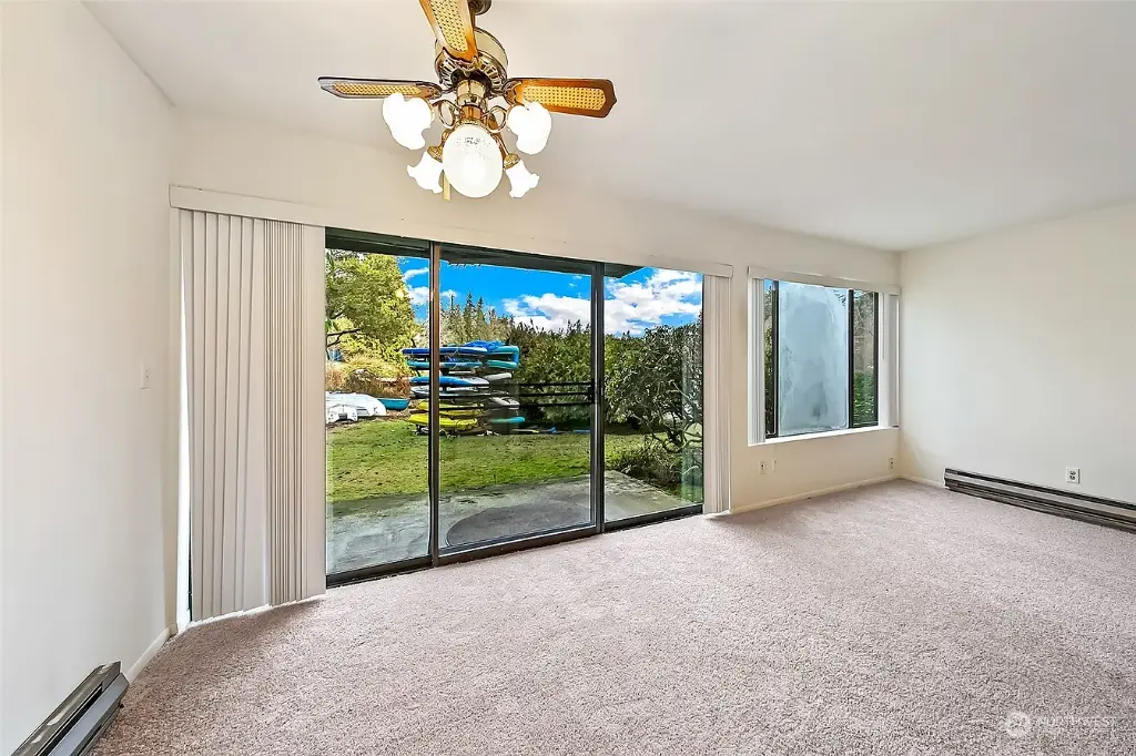 19428 Aurora Avenue N UNIT 106, Shoreline, WA 98133 