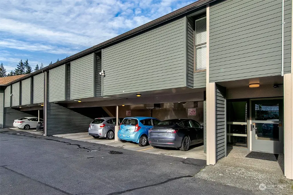 19428 Aurora Avenue N UNIT 106, Shoreline, WA 98133 
