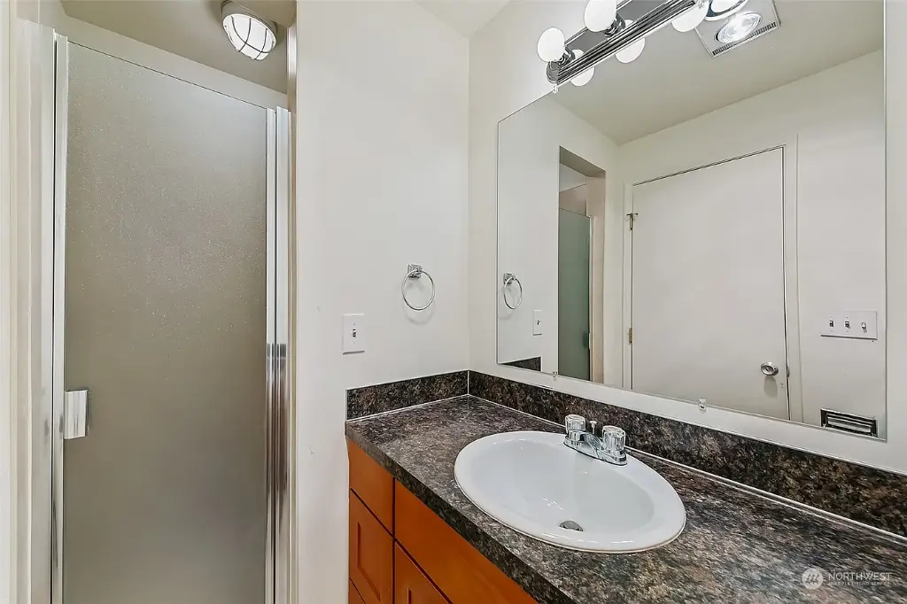 19428 Aurora Avenue N UNIT 106, Shoreline, WA 98133 