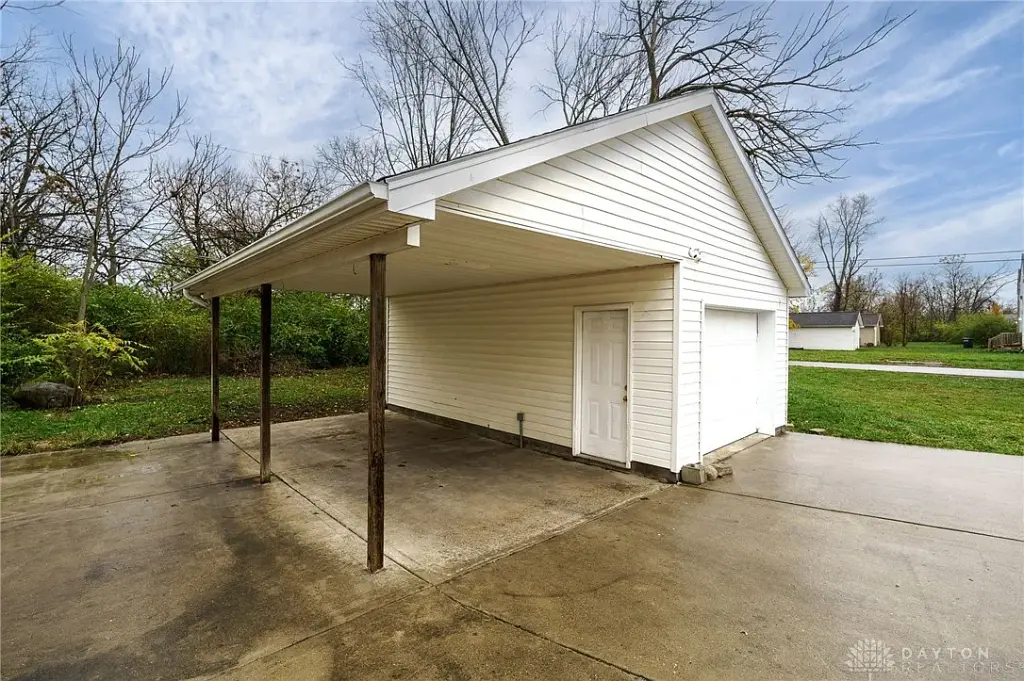 104 Crown Ave, Dayton, OH 45417 