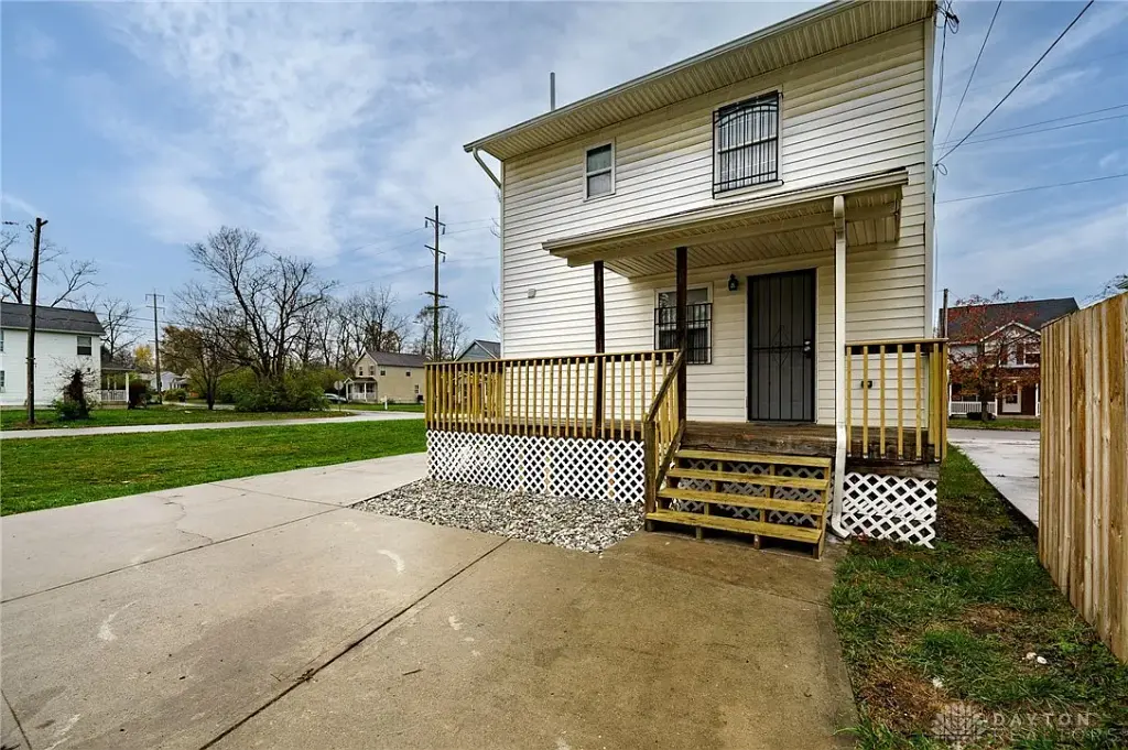 104 Crown Ave, Dayton, OH 45417 