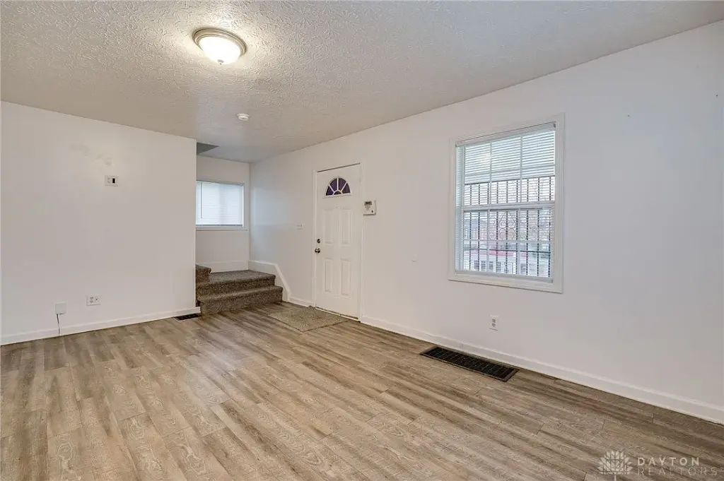 104 Crown Ave, Dayton, OH 45417 