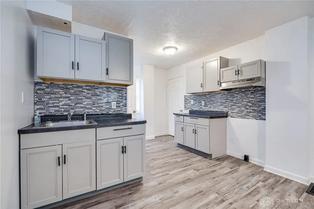 104 Crown Ave, Dayton, OH 45417 