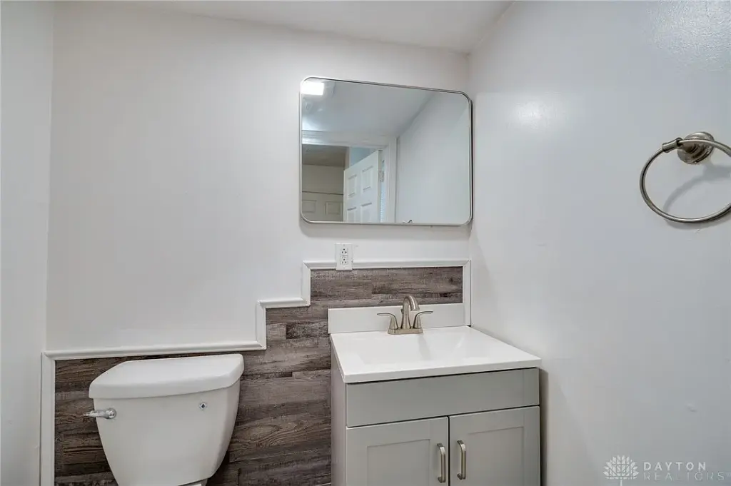 104 Crown Ave, Dayton, OH 45417 