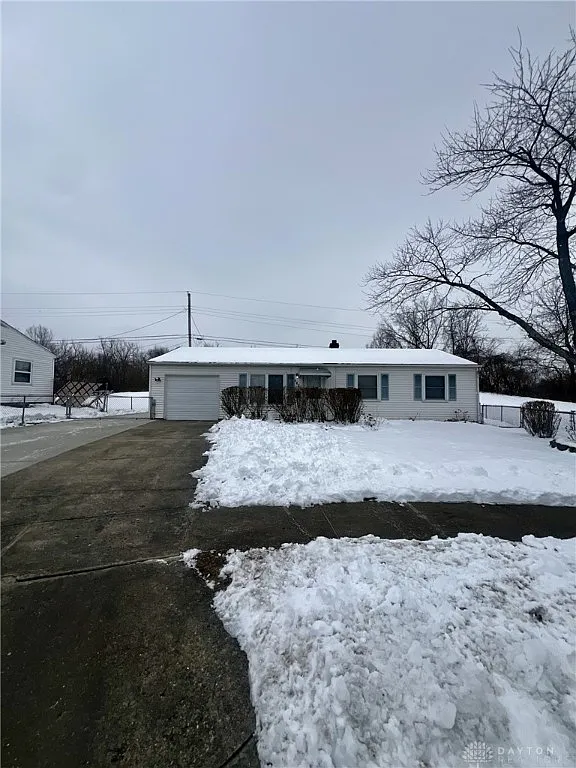 3570 Etter Dr, Dayton, OH 45416 