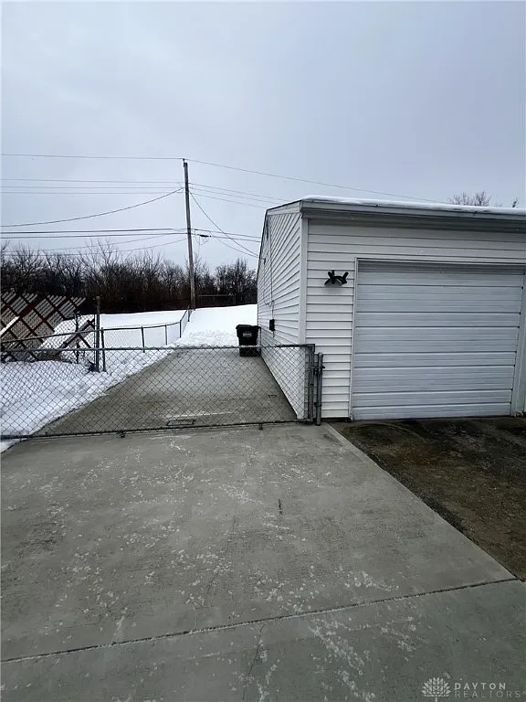 3570 Etter Dr, Dayton, OH 45416 