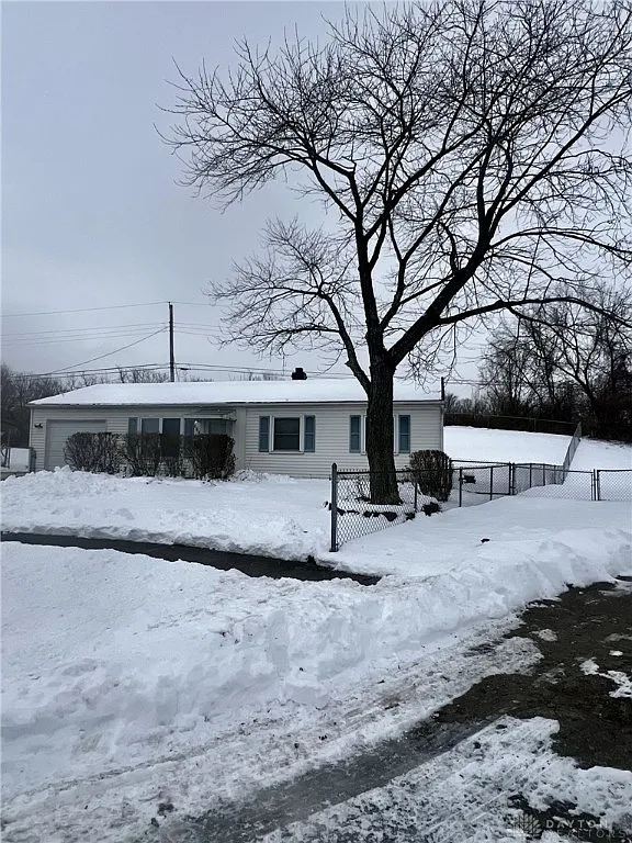 3570 Etter Dr, Dayton, OH 45416 