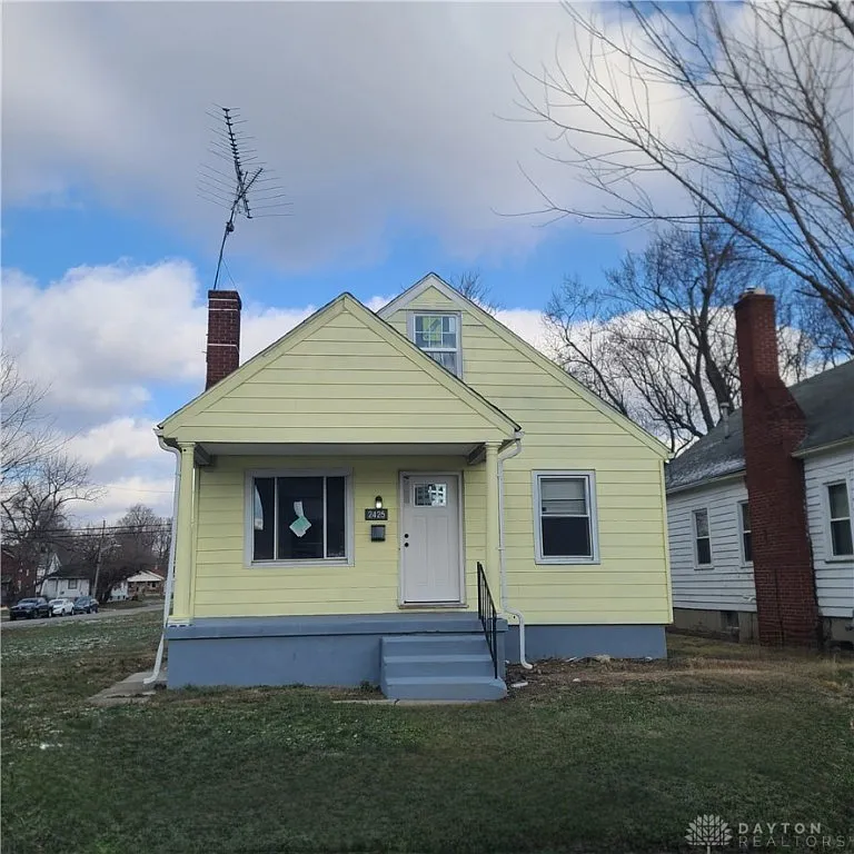 2425 Oakridge Dr, Dayton, OH 45417 