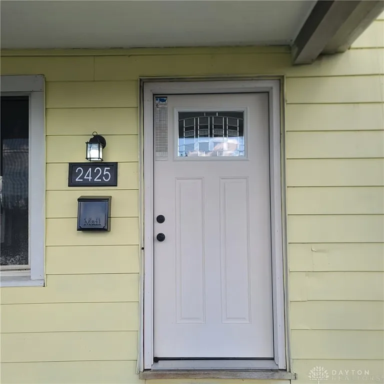 2425 Oakridge Dr, Dayton, OH 45417 