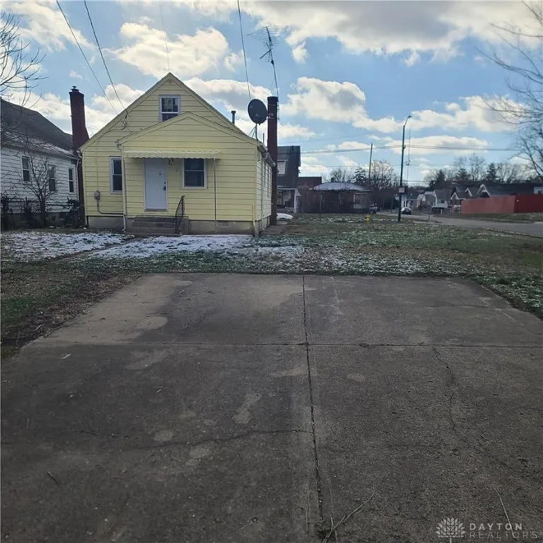 2425 Oakridge Dr, Dayton, OH 45417 
