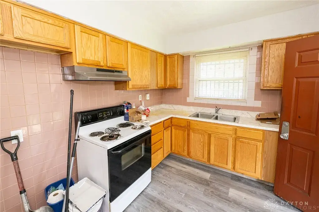 432 N Gettysburg Ave, Dayton, OH 45417 