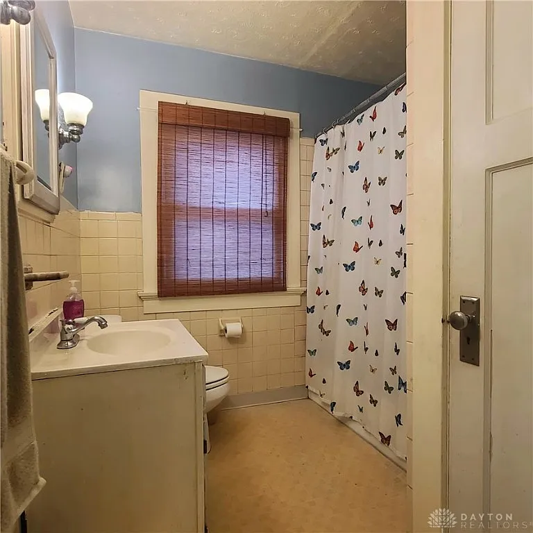 69 E Beechwood Ave, Dayton, OH 45405 
