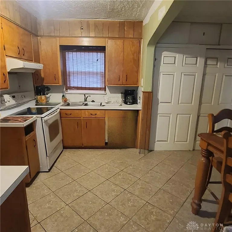 69 E Beechwood Ave, Dayton, OH 45405 