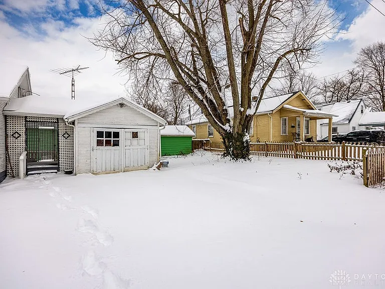 300 Ashwood Ave, Dayton, OH 45405 