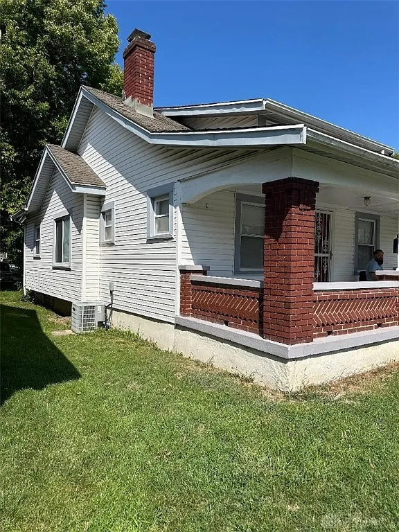 221 Brooklyn Ave, Dayton, OH 45417 