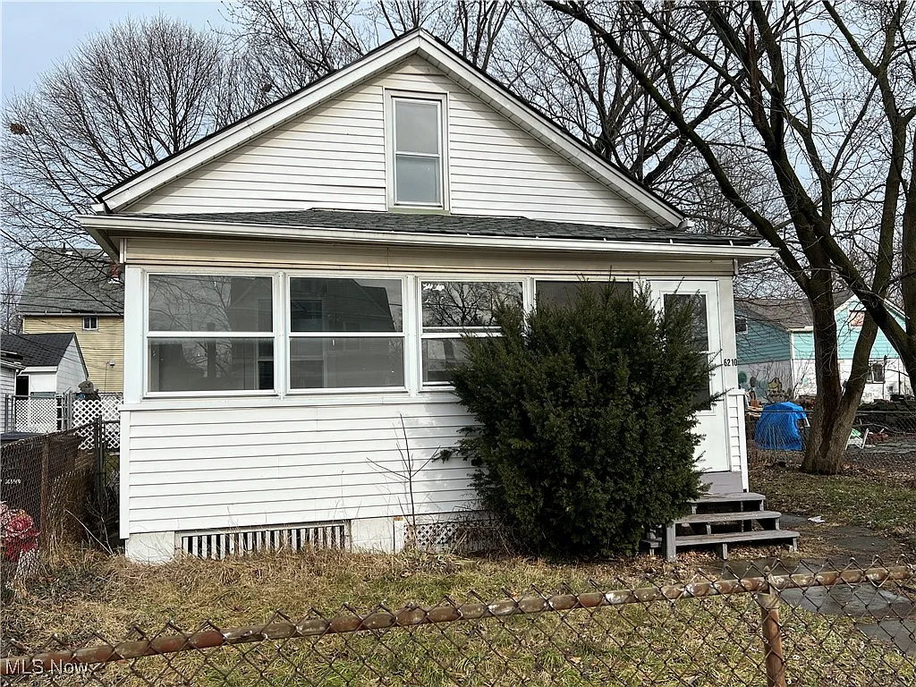 6210 Pear Ave, Cleveland, OH 44102 