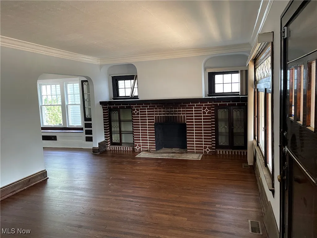 2137 N Taylor Rd, Cleveland Heights, OH 44112 