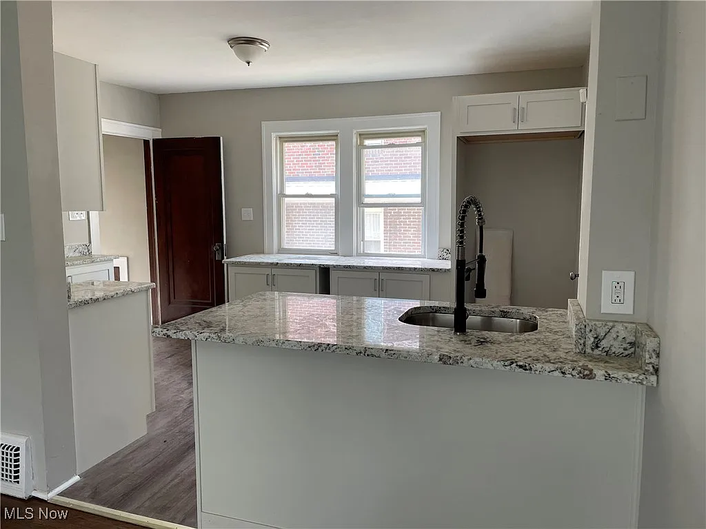 2137 N Taylor Rd, Cleveland Heights, OH 44112 