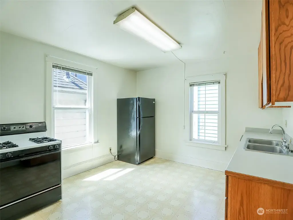 535 Federal Avenue E, Seattle, WA 98102 