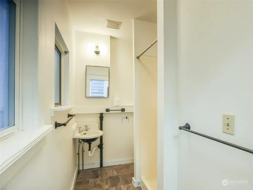 535 Federal Avenue E, Seattle, WA 98102 