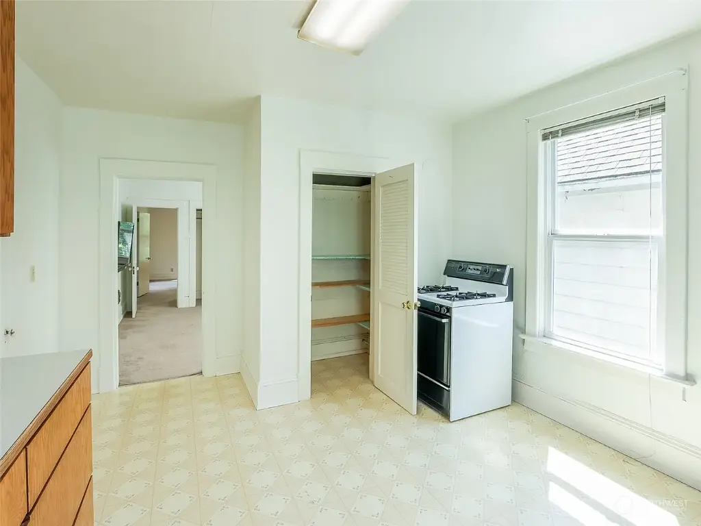 535 Federal Avenue E, Seattle, WA 98102 