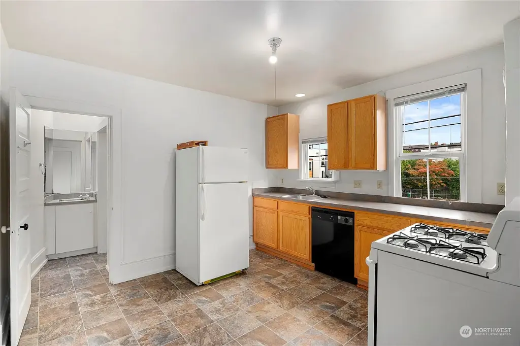 535 Federal Avenue E, Seattle, WA 98102 