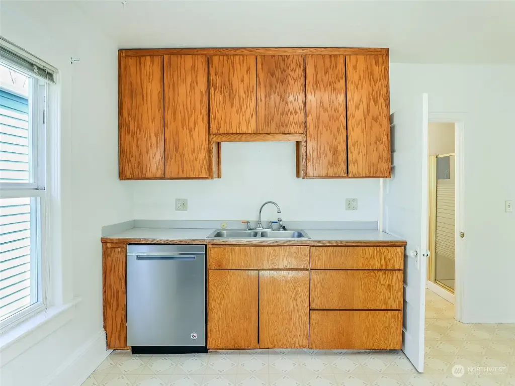 535 Federal Avenue E, Seattle, WA 98102 