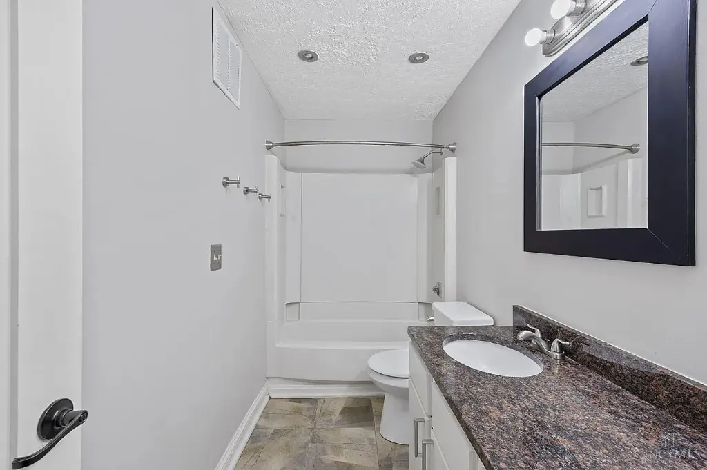 2 Camelot Ct APT 49, Fairfield, OH 45014 