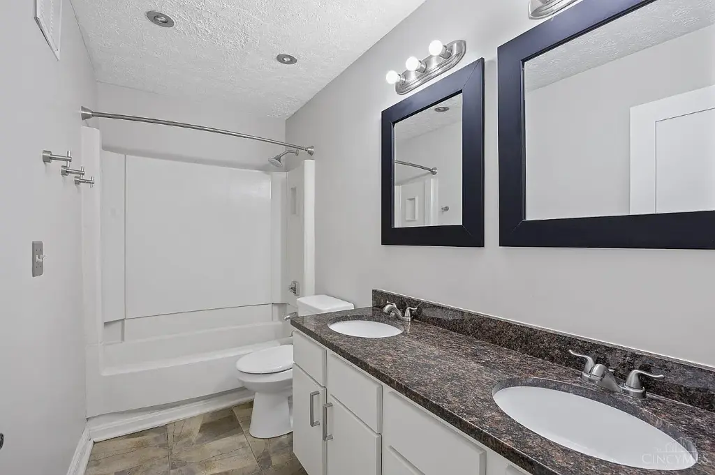 2 Camelot Ct APT 49, Fairfield, OH 45014 
