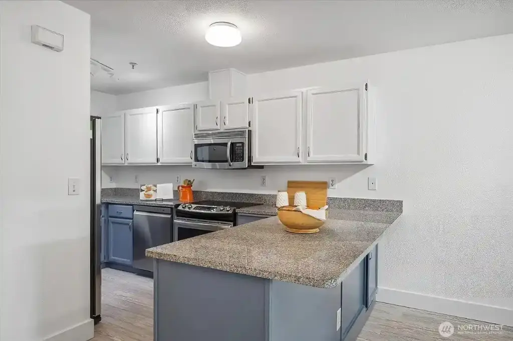12307 NE 97th Street UNIT B, Kirkland, WA 98033 