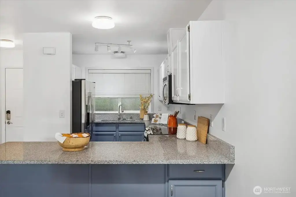 12307 NE 97th Street UNIT B, Kirkland, WA 98033 