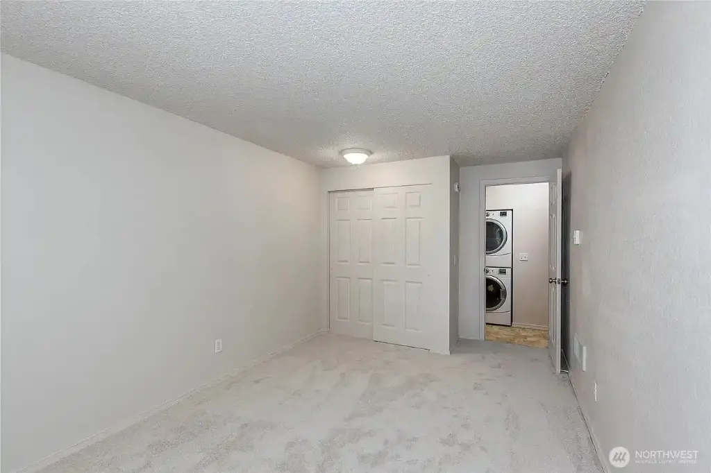 8911 Holly Drive UNIT 207, Everett, WA 98208 