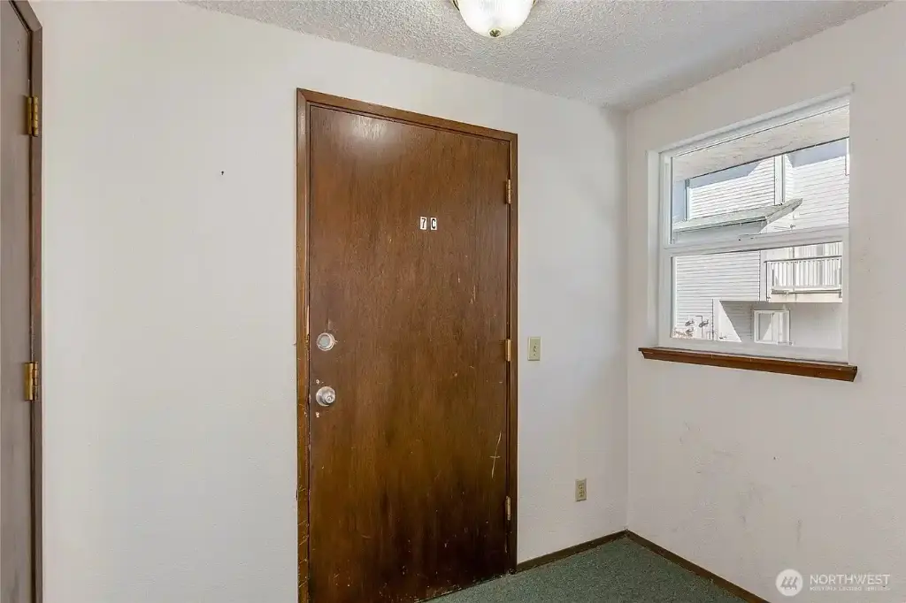8911 Holly Drive UNIT 207, Everett, WA 98208 