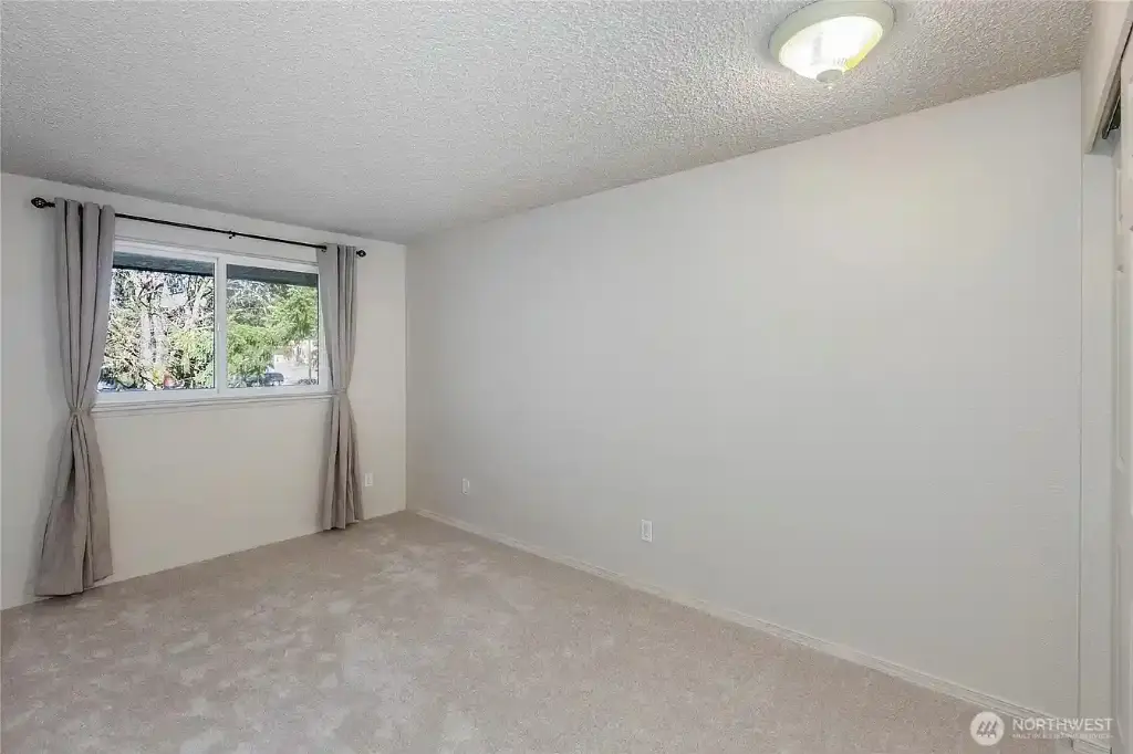 8911 Holly Drive UNIT 207, Everett, WA 98208 